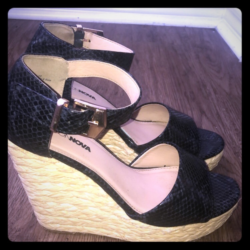 Fashion Nova Classic Wedges